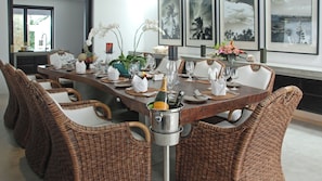 ヴィラ 4 ベッドルーム | ダイニングルーム