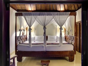 4 bedrooms, desk, iron/ironing board, free WiFi - Villa Kakatua (Canggu)