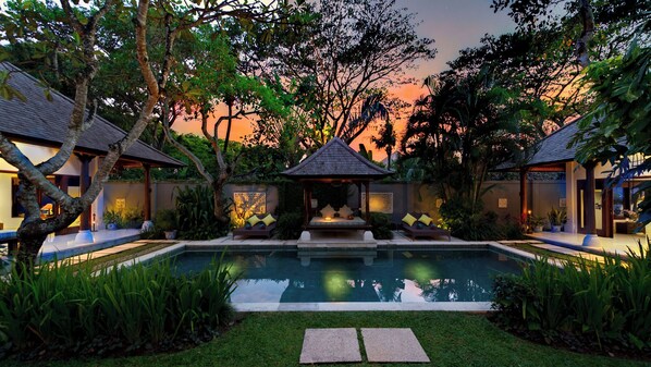 Kolam renang outdoor