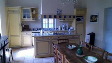 Frigorifero, microonde, forno, lavastoviglie