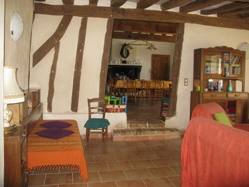 Spacious Country Home with Large Garden, Terrace & Modern Amenities