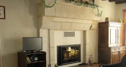 Gßte calme avec piscine chauffée, cheminée, salle de jeux et vélos - parfait pour familles et amis