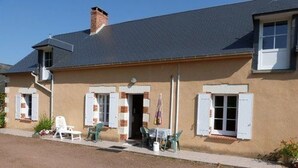 Unclassified image, 3 of 15, button - "Charming Renovated Farmhouse with Bikes in Peaceful Hamlet" (La Chapelle-aux-Choux)