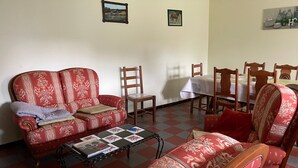 Unclassified image, 5 of 15, button - "Charming Renovated Farmhouse with Bikes in Peaceful Hamlet" (La Chapelle-aux-Choux)