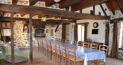 Renovated Farmhouse near 24H Le Mans with Large Yard & Volleyball Court