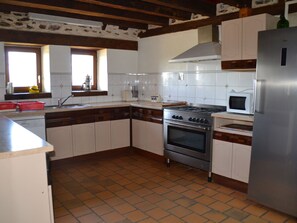 Réfrigérateur, micro-ondes, four, lave-vaisselle