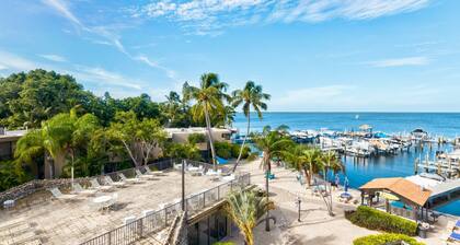 B307 Moon Bay - 3 bedroom end unit with gourmet kitchen