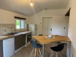 Réfrigérateur, micro-ondes, four, lave-vaisselle