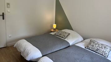 3 habitaciones y ropa de cama