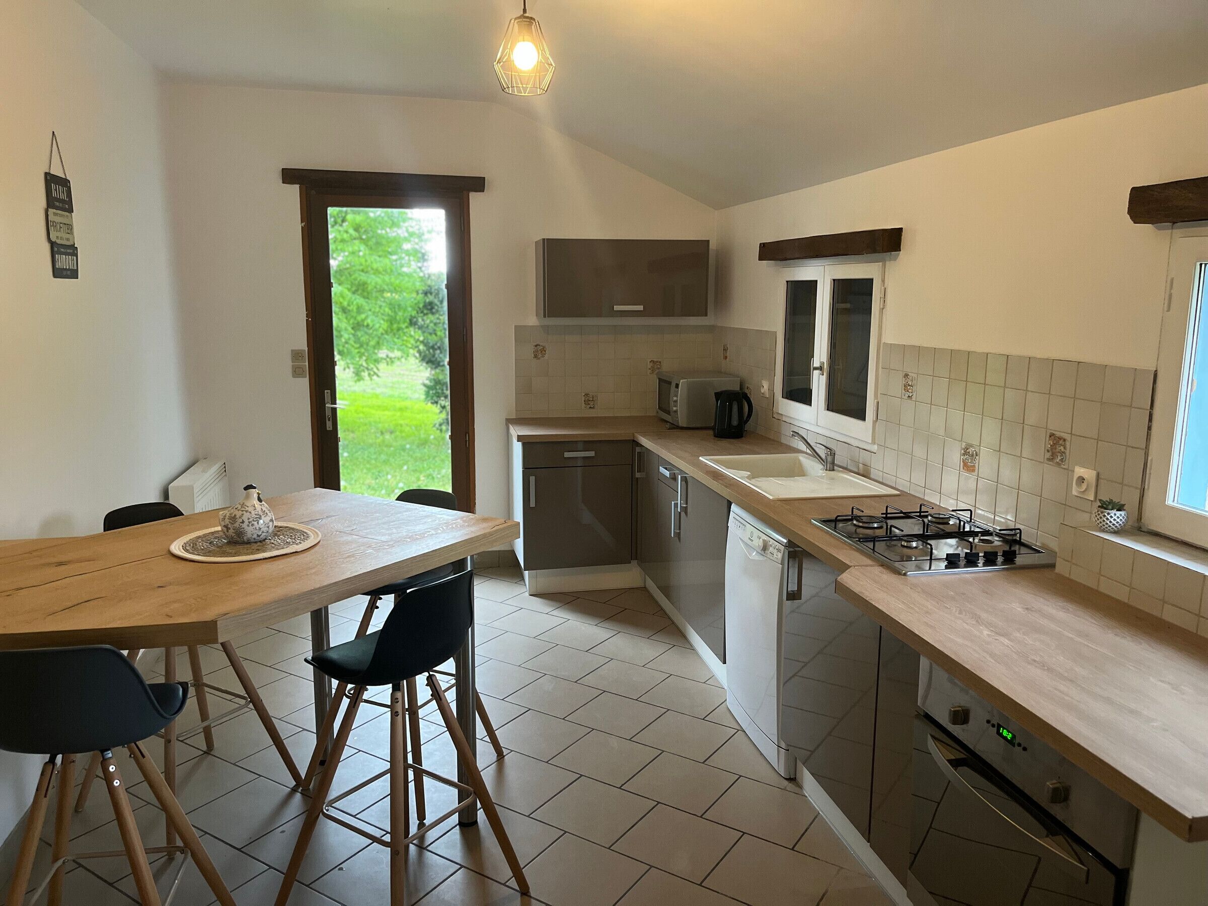 Kjøleskap, mikrobølgeovn, ovn og oppvaskmaskin