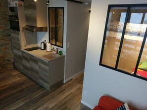 Kylskåp, mikrovågsugn och diskmaskin