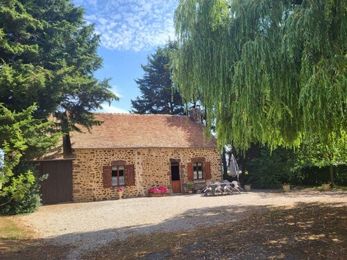 Maison de campagne au calme, jardin, cheminée, proche village et loisirs