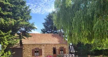Maison de campagne au calme, jardin, cheminée, proche village et loisirs