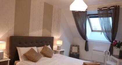 Casa renovada con terraza, internet y garaje cerca de Vallon-sur-Gée