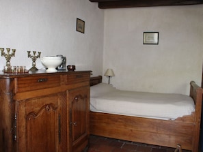 Unclassified image, 5 of 8, button - Charming Cottage: Fireplace, Wifi, Bikes, Garden & Garage in Lush Countryside (Berfay)