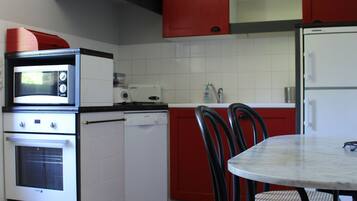 Refrigerador, microondas, horno y lavavajillas