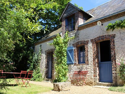 Charming Cottage: Fireplace, Wifi, Bikes, Garden & Garage in Lush Countryside