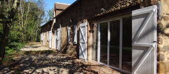 Charming Farmhouse Near Le Mans: Modern Amenities, 5 Bedrooms, BBQ, and Private Terrace