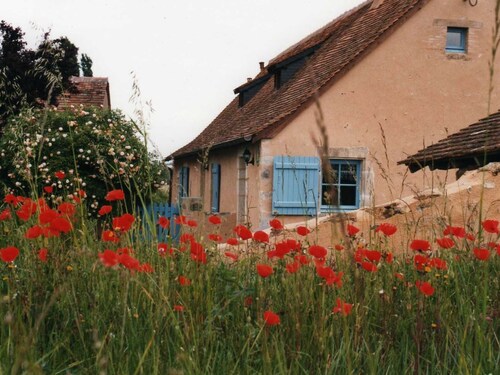 Charming 19th Century Cottage with Large Garden and River Access, Near Medieval Village