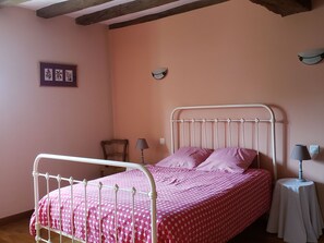 2 bedrooms, free WiFi, bed sheets