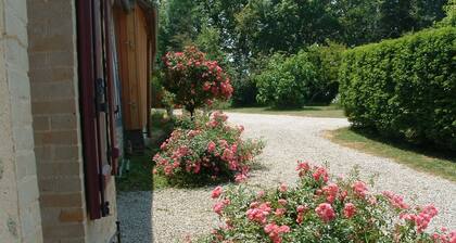 GĂźte rĂ©novĂ© en campagne, 3 ch., terrain 5000mÂČ, proche randonnĂ©es et Le Mans !