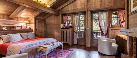 5 bedrooms, free WiFi, bed sheets