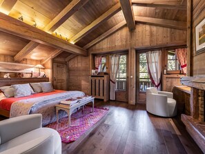 5 bedrooms, free WiFi, bed sheets - Family chalet in Megève with pool and sauna for 12 people (Megève)