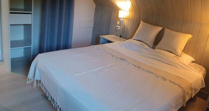 Spacious Retreat with Tennis Court, Games Room, and Modern Amenities in a 20,000 m² Enclosed Woods