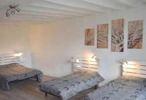 4 bedrooms, free WiFi