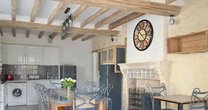 Grande maison familiale avec jardin, terrasse et Ă©quipements de loisirs, proche forĂȘt de la Charnie