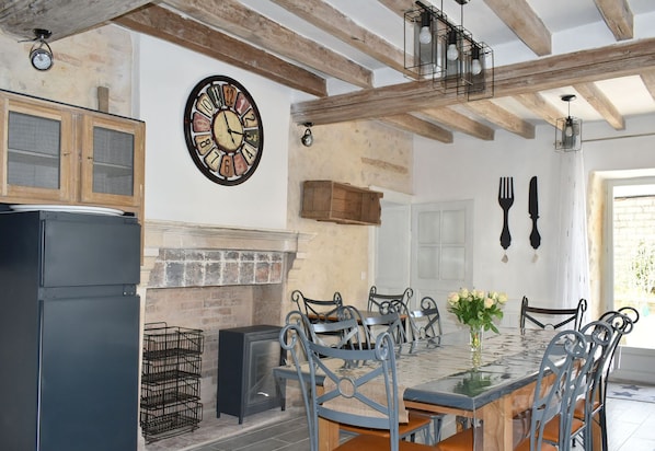 Dining - Spacious 180m² Home with Garden, Terrace, and Forest Access in Chemiré-en-Charnie (Chemiré-en-Charnie)