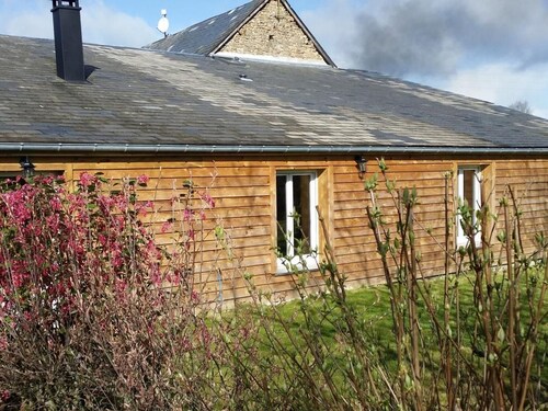 Idyllic Retreat in the Heart of Alpes Mancelles: Cozy Cottage with Outdoor Activities & Discounts