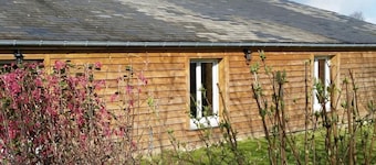 Idyllic Retreat in the Heart of Alpes Mancelles: Cozy Cottage with Outdoor Activities & Discounts