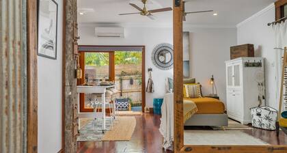 Black Beauty Studio - Bangalow Secluded Heaven
