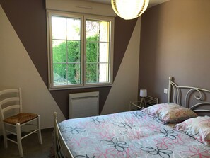 3 多间卧室、免费 WiFi、床单