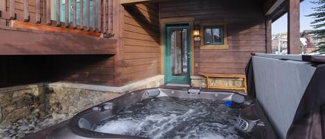 مغطس سبا خارجي