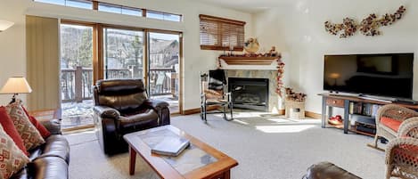 TV, fireplace