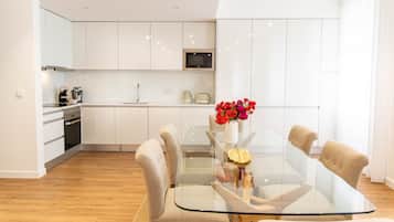 Superior Apartment, 2 Bedrooms, Kitchen, City View | Living area
