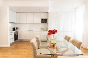 Superior Apartment, 2 Bedrooms, Kitchen, City View | Living area - Apartamentos Fernão Ornelas (Funchal)