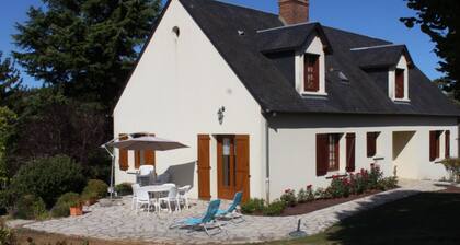 Grande Maison de Campagne avec Jardin ClÎturé, Pétanque et Ping-Pong - Idéale Familles