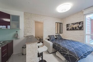 1 habitación, tabla de planchar con plancha, wifi y ropa de cama 