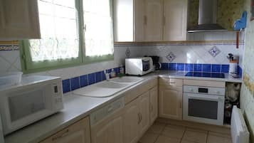 Fridge, microwave, dishwasher, high chair