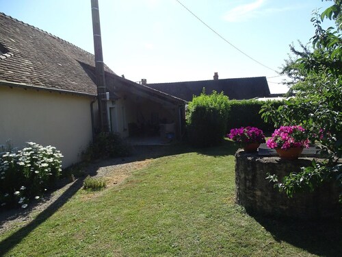 Charming Cottage with Garden, Bikes & Fireplace Near Le Mans