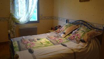 2 bedrooms, free WiFi, bed sheets