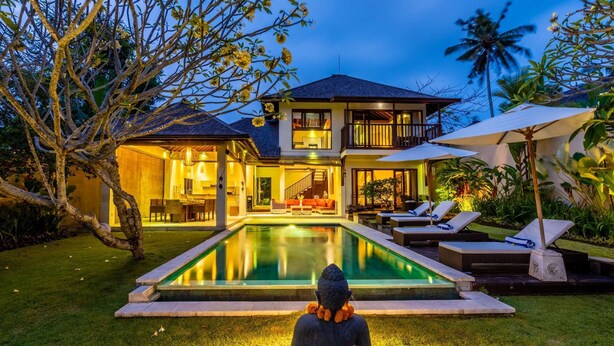 A two-story house with a swimming pool in the front yard. - Pristine Villa Yuyu Balian (Tabanan)