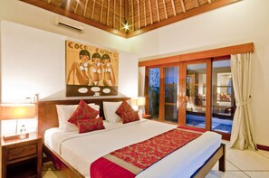 5 bedrooms, desk, iron/ironing board, free WiFi - Villa Darma (Seminyak)