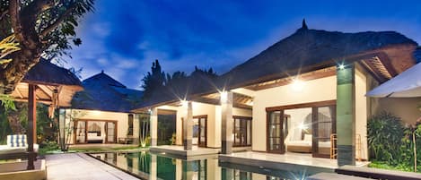 Private pool