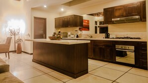 Villa, 4 Bedrooms | Private kitchenette - Villa Gembira (Seminyak)