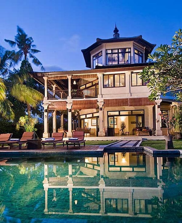 Front of property - evening/night - Villa Anyar (Kerobokan)