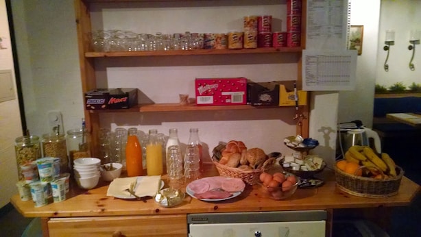 Café da manhã com buffet grátis todos os dias